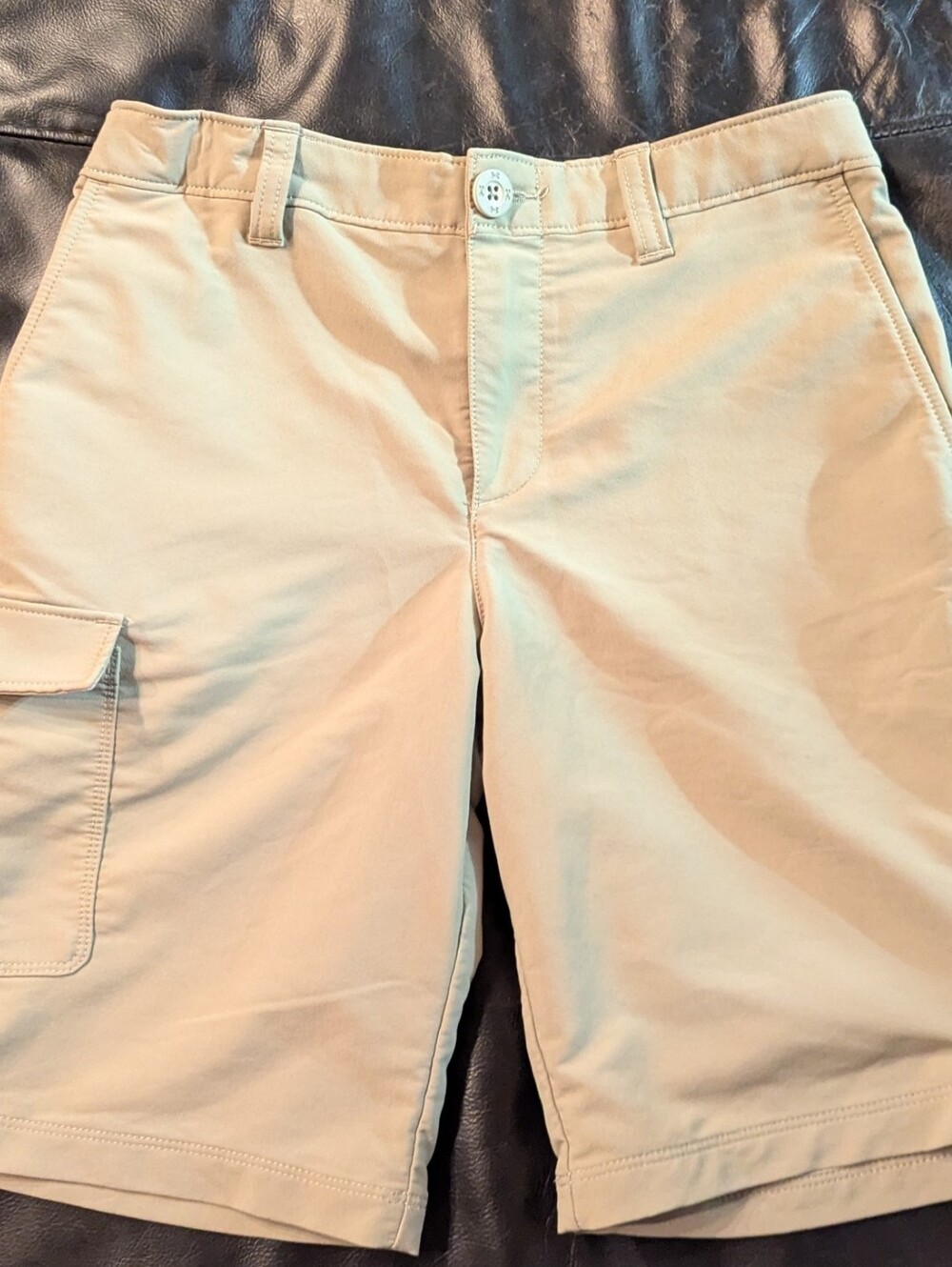 Under Armour Shorts Golf Cargo  boys Youth M tan khaki tan Inseam 9.0"